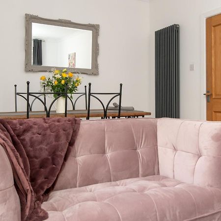 Pass The Keys Stylish 2 Bed Central Bath Apartment With Parking Exterior foto