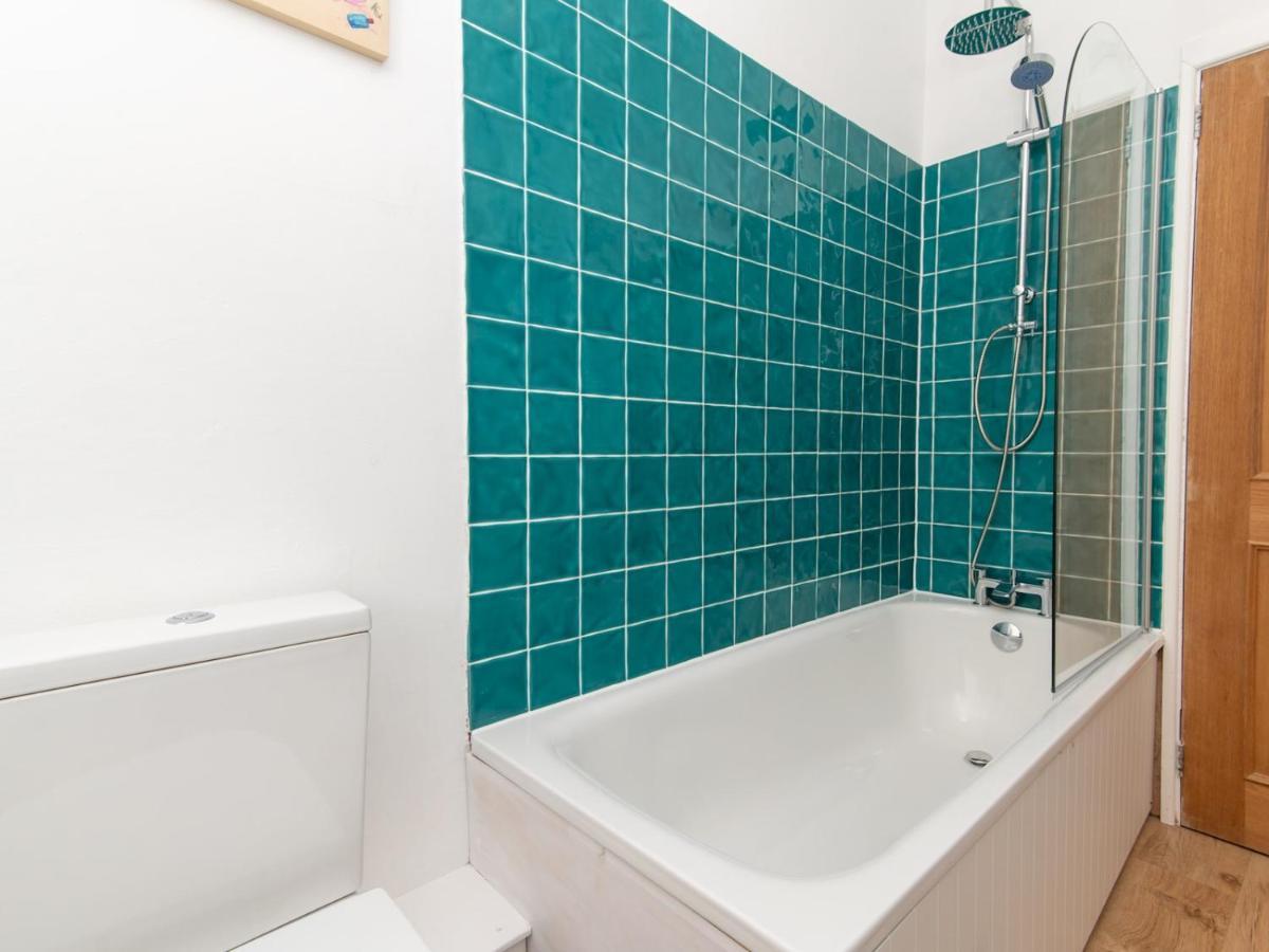 Pass The Keys Stylish 2 Bed Central Bath Apartment With Parking Exterior foto