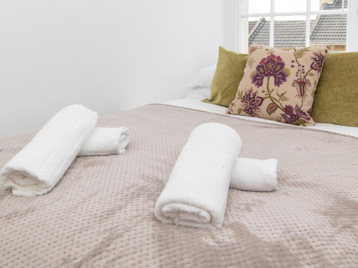 Pass The Keys Stylish 2 Bed Central Bath Apartment With Parking Exterior foto