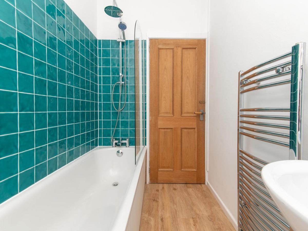 Pass The Keys Stylish 2 Bed Central Bath Apartment With Parking Exterior foto