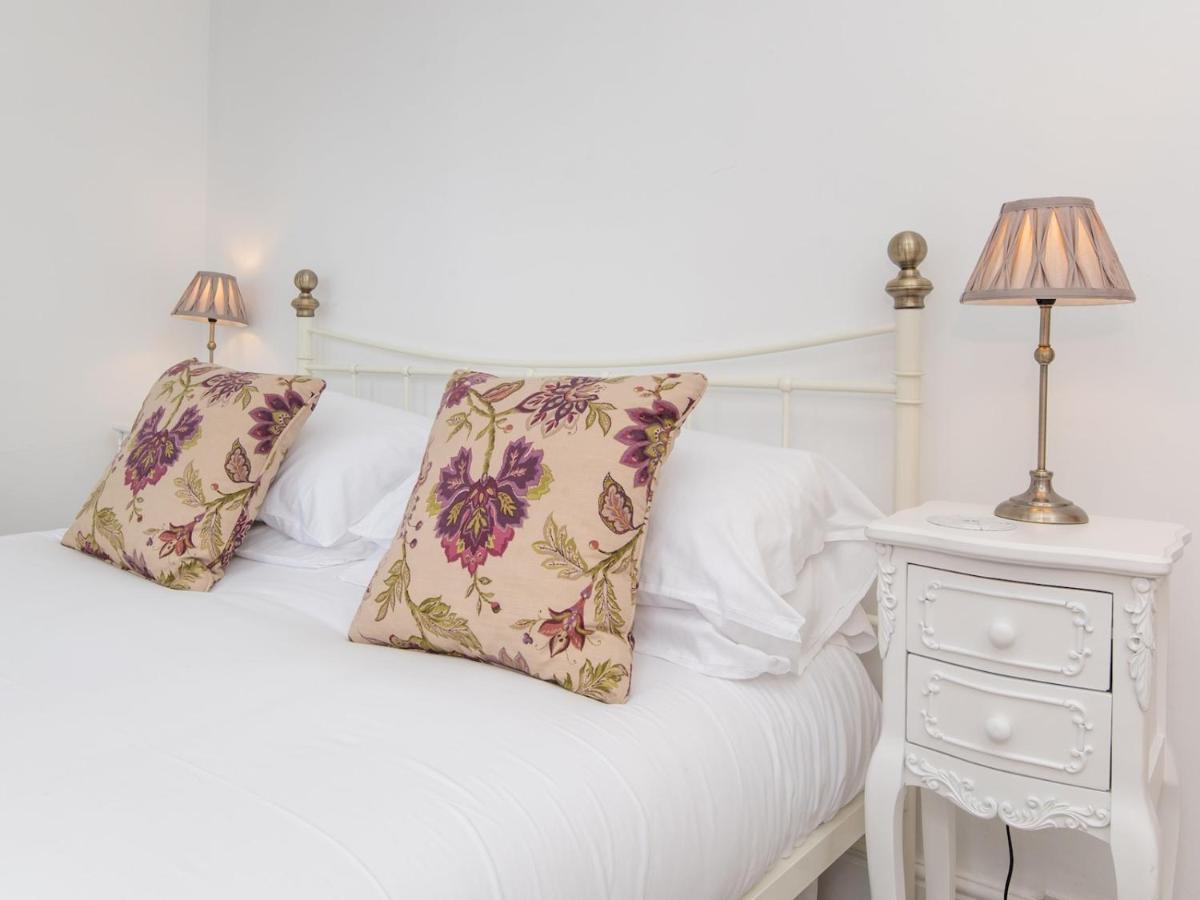 Pass The Keys Stylish 2 Bed Central Bath Apartment With Parking Exterior foto